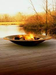 brasero du feu en vasque comme ornement de jardin fire pit landscaping outdoor fire pit outdoor fireplace designs