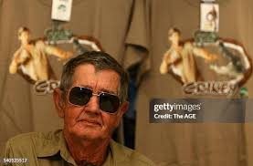 1.946 fotos e imágenes de alta resolución de Bob Irwin Son Of Steve Irwin