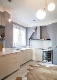 Un Appartement Haussmannien Retrouve Une Seconde Jeunesse A Paris Planete Deco A Homes World En 2020 Decoration Appartement Haussmannien Deco Maison Interieur Moderne De Cuisine