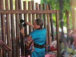 Japen adalah alat musik yang berasal dari pulau kalimantan tepatnya pada daerah provinsi kalimatan tengah. Indonesia Go Id Alat Musik Indonesia Yang Mendunia