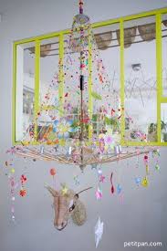Lustre A Pampilles Creation Petit Pan Http Www Petitpan Com 135 Livres Diy Chandelier Dream Decor Garland