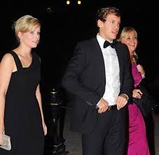 Baby nummer drei hat das licht der welt erblickt. Formel 1 Vettel Will Sein Vatergluck Nur Privat Geniessen Welt