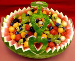 How To Make A Watermelon Fruit Basket Brochette Fruits Bouquet De Fruits Et Salade De Fruits