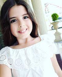 Merhabalar, yakın arkadaşlarım ecrin su çoban, gülse göçer, zeynep selimoğlu, candeniz. Bizim Hikaye Nin Kiraz I Zeynep Selimoglu Kimdir