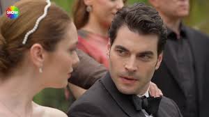 SOMOS SERRA ARITÜRK 💛 PRIMER AVANCE! HOY, Show TV Turquía lanzará el  primer teaser de nuestra nueva serie: "Veliaht", protagonizada por Serra  Arıtürk y Akın Akınözü. El adelanto se emitirá durante el