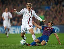 He is known as el rubio (the blonde), and la gallina de oro (the golden hen). Maxi Lopez Auf Twitter Memories Tbt Barcamilan Campnou Championsleague Fcbarcelona Acmilan
