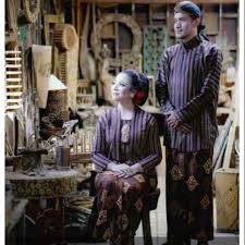 Dengan warna hijau ini surjan lurik ini nampak sejuk dan indah. 94 Gaya Baju Adat Jawa Tengah Lurik Terbaru Modelbaju Id