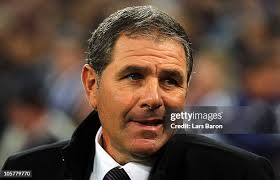 Referee William Collum gestures during the UEFA Champions League...  Fotografía de noticias