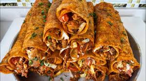 Döner sosu ve sarımsaklı mayonez ilave ediliyor. Ucuz Tarifler Serisi 12 Iskenderun Tavuk Doner Tarifi Youtube