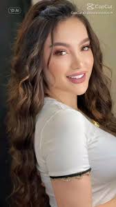 🌺🌸🌷beautiful girls and flowers.🌹🌷hermosas chicas y flores 💋❤️