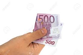 Alltägliche geschäfte würden weiterhin in bar möglich sein. Man S Hand Halt Funfhundert 500 Euro Schein Banknoten Geld Isoliert Auf Weissem Hintergrund Lizenzfreie Fotos Bilder Und Stock Fotografie Image 65212687