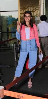 If you are someone who likes to keep it understated and simple, you must bookmark this look. Trenddekho Latest Fashion Buzz And Trends