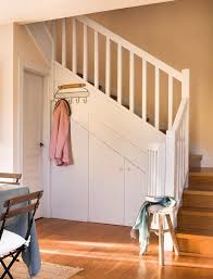 Den Raum Unter Der Treppe Sinnvoll Nutzen Beispiele Mit Grundriss Und Weitere Ideen Treppe Schrank Unter Treppe Treppe Bauen