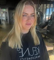 Lauren Salak's Instagram, Twitter & Facebook