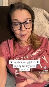 Anna Trout's Instagram, Twitter & Facebook