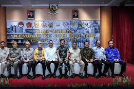 Soal jawab berkaitan pembentukan malaysia sejarah tingkatan 5 bab 6. Try Sutrisno Hadiri Simposium Kembali Ke Jati Diri Tni Antara News