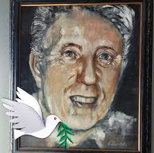 Mannevond elg jaget ektepar opp i trær: