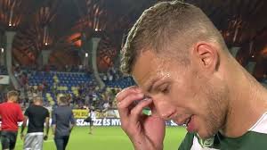 Íme, varga roland ellenünk szerzett. Varga Roland Kiborult Otthagyta A Riportert Video Rangado