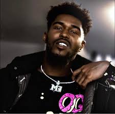 Famous isn't the word for my dad 😎😎✍🏾🔥🔥