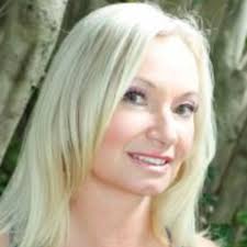 Debra Coon's Instagram, Twitter & Facebook