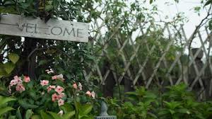 1) we are a local importer company which importing various type of gardening supplies, decorations and household goods. A Home Garden In The Air Cgtn