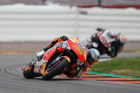 Ecco il suo casco lo spagnolo corre al mugello utilizzando una livrea speciale per il proprio casco. Pol Espargaro La Victoria De Marc Es Esperanzadora Motoracenation
