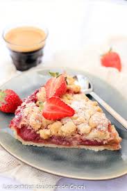 Les Petites Douceurs De Cricri Recette Tarte Aux Fraises Et A La Rhubarbe Facon Crumble Recette Avec Des Fraises Recette Tarte Aux Fraises Recette