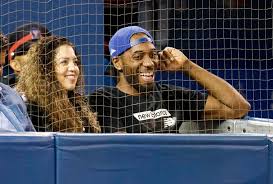 So when fans saw kawhi was mysteriously absent in the raptors' game against the bulls on saturday. Paparazzi Kawhi Leonard Fans Asked To Back Off The Star