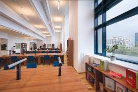 Cartierul bancar din centrul orasului este in prezent o arie plina de contraste. Biblioteca Nationala Interior Bucurestiul Meu Drag