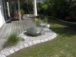 Quellstein Am Rand Der Terrasse Der Quellstein Rand Rands Terrasse Springbrunnen Garten Garten Garten Terrasse