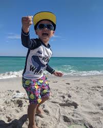 Skrajšani Barcelona Klevetanje sunglasses on beach facebook - rspslondon.com