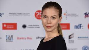 N'oublies pas de t'abonner pour ne pas rater les. Nora Von Waldstatten Mittlerweile Sind Kinder Fur Mich Ein Thema B Z Berlin