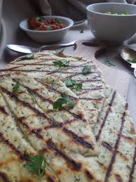 Jamie Oliver S Easy Flatbreads With A Wild Garlic Twist Les Pains Galettes Faciles De Jamie Oliver Avec Une Tou Cuisine Indienne Ail Des Ours Recette Naan