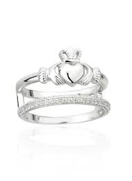 Double Band Claddagh Ring With Cubic Zirconia This Stunning Double Band Claddagh Ring Features A Cla Claddagh Jewelry Celtic Wedding Rings Gold Claddagh Ring