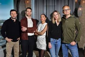 Vår tid är nu är en svensk dramaserie i 32 avsnitt uppdelad i fyra säsonger. L Pbi6oeiilntm