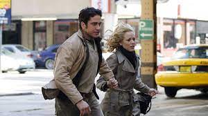 La Vie De Neil Et Abby Warner Est A Tous Points De Vue Parfaite Un Couple Idyllique Une Adorable Petite Fil In 2020 Butterfly On A Wheel Movies Gerard Butler Movies