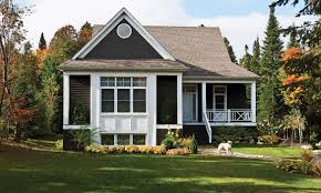 This Residential Project Is Using High Quality Genuine Wood Rabbeted Bevel Siding And Classic Indivi Avec Images Cottage Exterieur Revetement Exterieur Maisons Exterieures