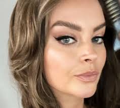 Foto's: Miljuschka Witzenhausen is 20 kilo afgevallen en is compleet  onherkenbaar 😱🥵! Bekijk de foto's in de comments 👇