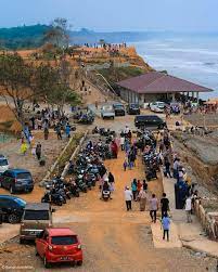 May be an image of 1 person. Antusiasme Warga Untuk Menikmati Wonderful Bengkulu Facebook