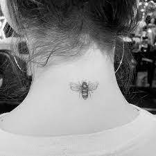 Queen Thank You Anna For Coming Back Tattoo Beetattoo Queenbee Finelinetattoo Finelines Daint Tattoo Behind Ear Fine Line Tattoo Tattoos