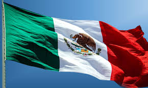 Tiene un escudo central que representa al ejército de las tres garantías. Significado De La Bandera De Mexico Sus Colores Y Escudo