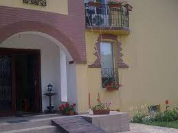 Este foarte important sa facem diferenta dintre camin si azil. Camin Batrani Floriana House