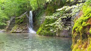 Der uracher wasserfall gilt als einer der schönsten wasserfälle der schwäbischen alb und ist eines unserer naturhighlights in bad urach. Bad Urach 2 Wasserfalle Und Der Weg Durch Die Holle Wanderung Outdooractive Com