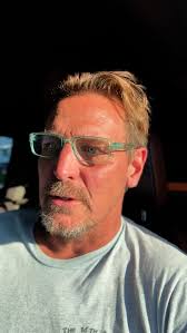 Let me be clear. I DO NOT have a twitter account. I deleted it back in 2020  ish. 🤙 Fake account. If some of you want to report it thank you🙏