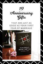 19 Heartwarming Gifts To Celebrate Your First Year Of Marriage Todaywedate Com One Year Anniversary Gifts Anniversary Ideas For Him Happy Anniversary Funny