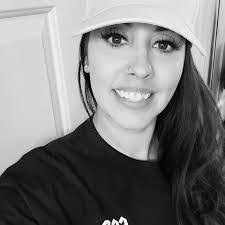 Sarah Currence's Instagram, Twitter & Facebook