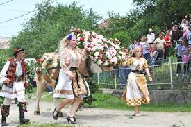 Traditii si obiceiuri la romani. Cele Mai Interesante TradiÅ£ii Romanesti Boul InstruÅ£at Si Alte Obiceiuri Populare