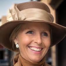 Deborah Painter's Instagram, Twitter & Facebook