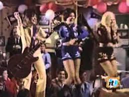 In the later part of the 1970's quatro, took a roll on happy days as bass playing younger sister to fonzie's girlfriend. Happy Days Leather Tuscadero Suzi Quatro Devil Gate Drive Youtube