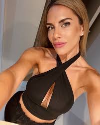 Agosto🩶 • @estrictamendoza @elsietetv @cnnradiomendoza . @casavigil  @experienciagimenezriili @thevinesresortandspa @bodegalostoneles  @abrasadotoneles • @malapeluqueria_mdz @malapeluqueria